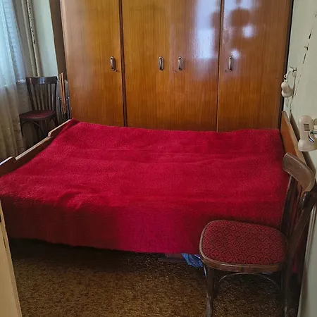 شقة в перник, кв изток, до 5 човека - 2 спални, хол, кухня, отделни баня и тоалетна, балкони Pernik